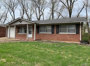 8411 Hawkesbury Dr, Saint Louis, MO 63121