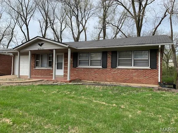 8411 Hawkesbury Dr, Saint Louis, MO 63121
