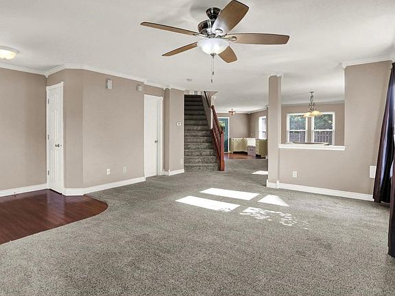 3rd image of 10312 Yosemite Ln