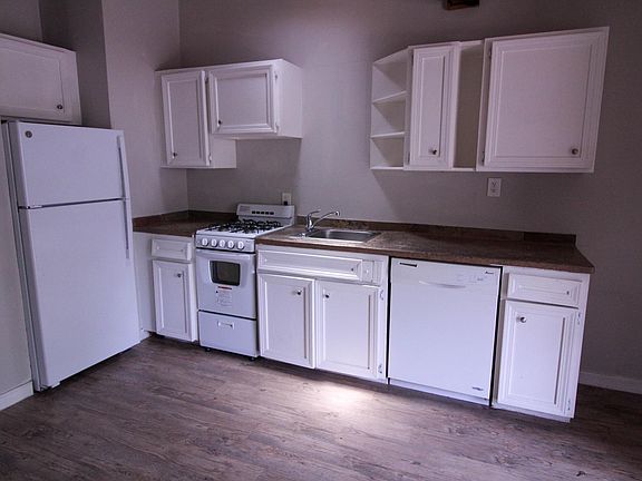 3rd image of 102-300 Franklin Blvd #102