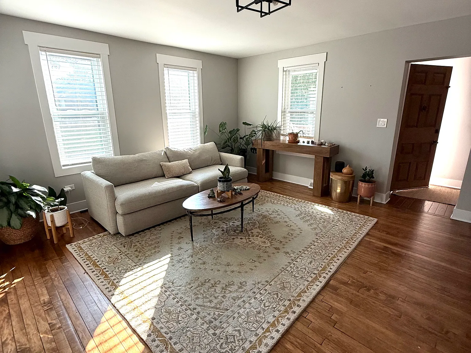 3 bed, 1742 sqft, $3,300 — Photo 2