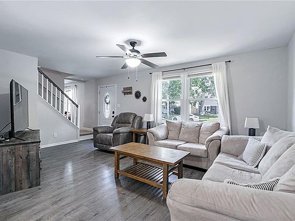 5th image of 449 Dauphin Ln