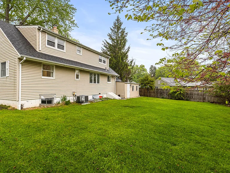 32 Beechwood Rd — Photo 20