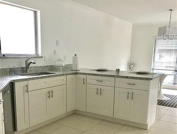 5th image of 2575 Derbyshire Cir
