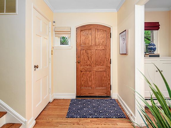 2nd image of 2705 Marine St