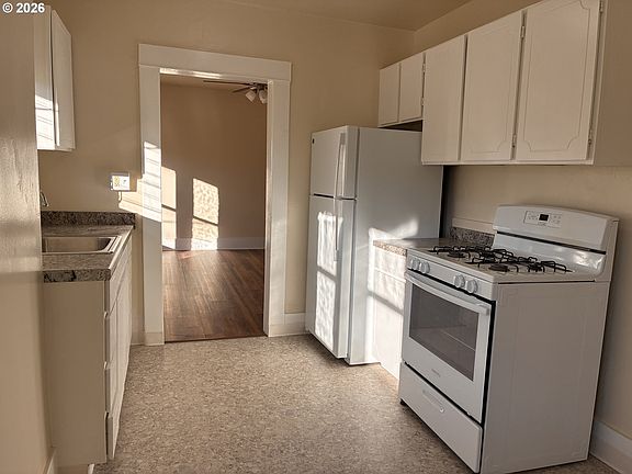 3rd image of 1712 SE Main St