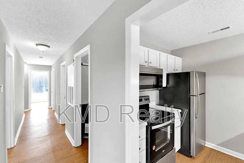 4 bed, 2.0 bath, $1,500 — Photo 2