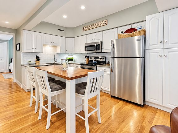 3rd image of 152 Prince St APT 6