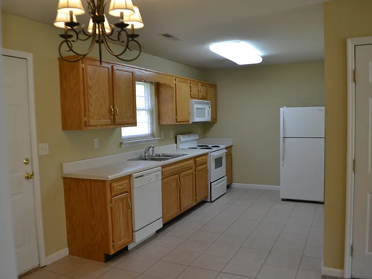355 Pinewood Dr — Photo 6