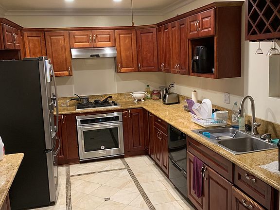 2nd image of 1332 Temple Ave #1