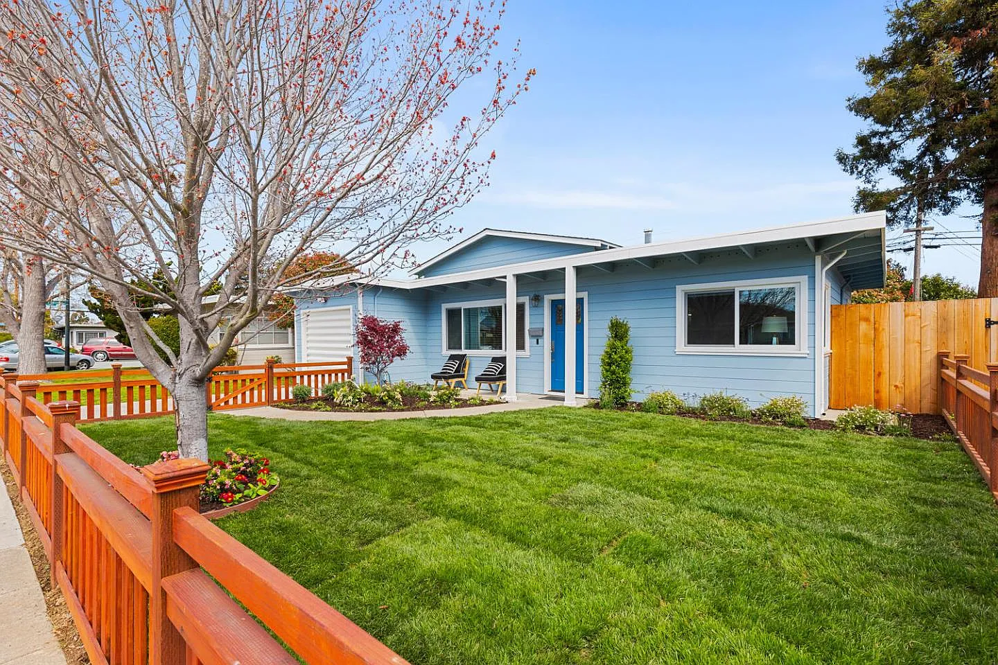 1454 Young St photo 1