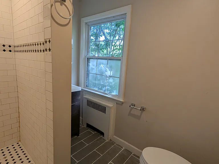 640 W Scott Ave — Photo 5
