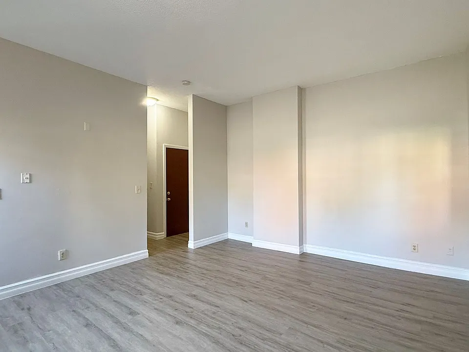 77 Green St #79