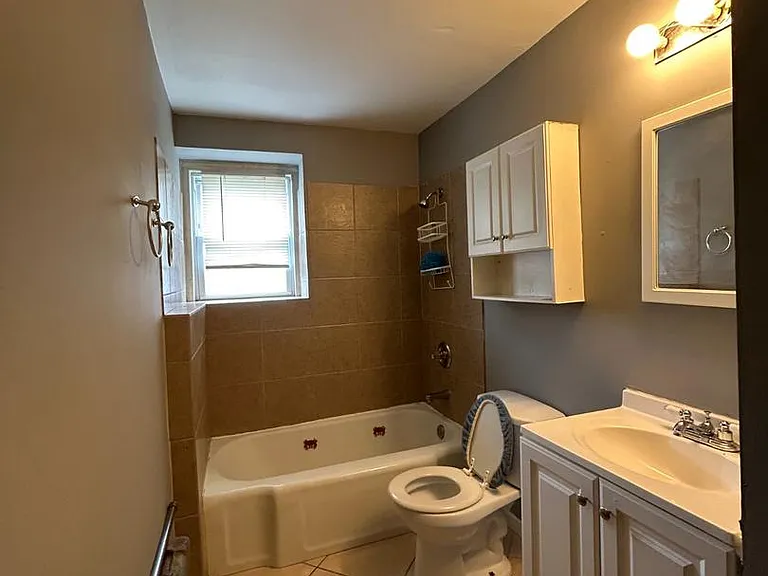 6370 Oxford Ave #B — Photo 10
