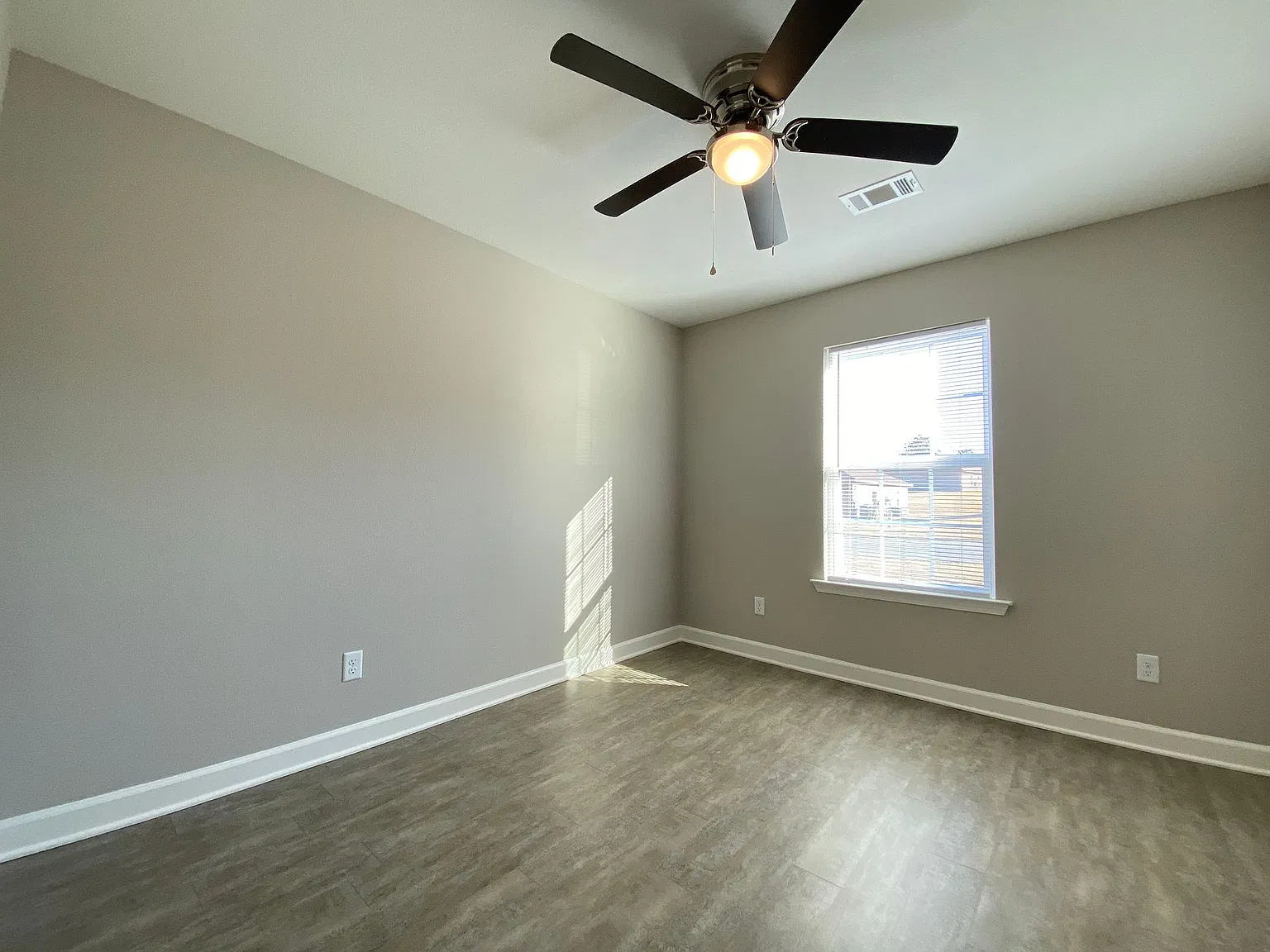 105 Sparrow Rd — Photo 3