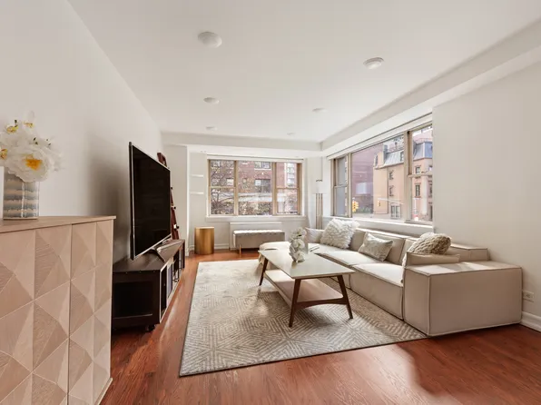 137 East 36th Street 2A image 2 of 12