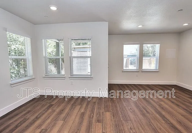 4712 65th St — Photo 10