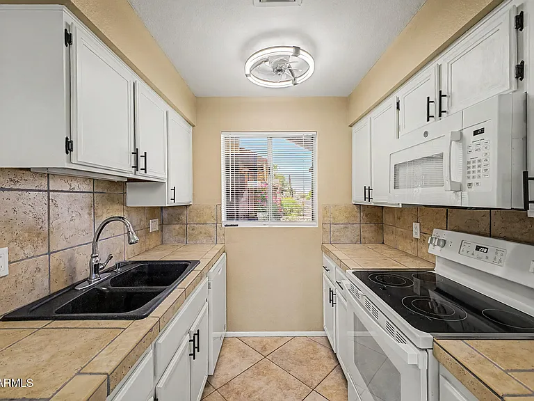 20420 N 6th Dr #1 — Photo 7