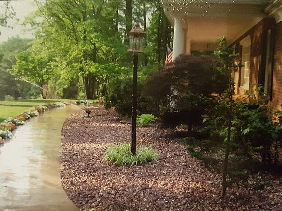 3rd image of 387 Kerry Ln