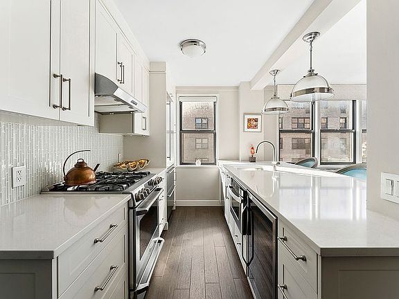3rd image of 241 E 76th St APT 10F