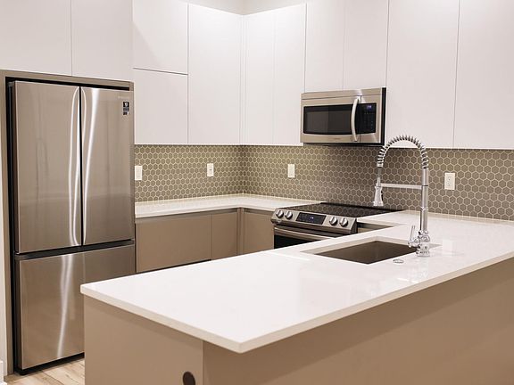 3rd image of 1155 Custer Ave SE #302