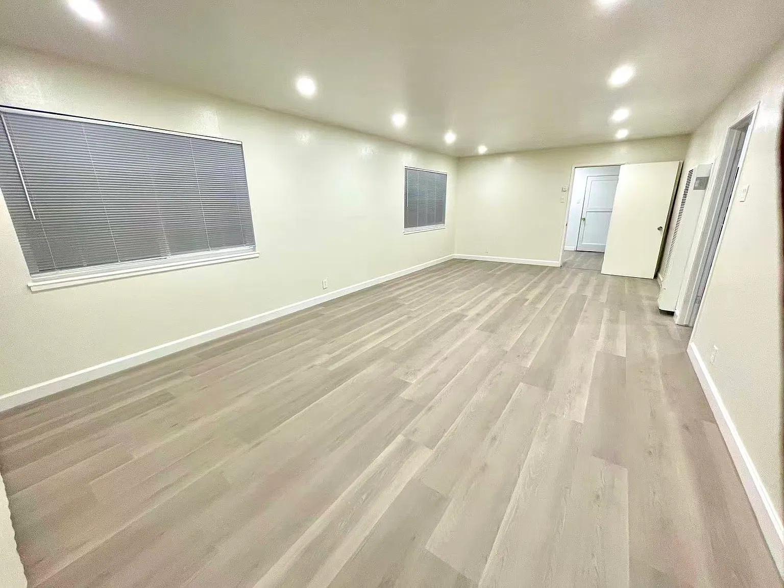 3 bed, 1096 sqft, $3,800 — Photo 3