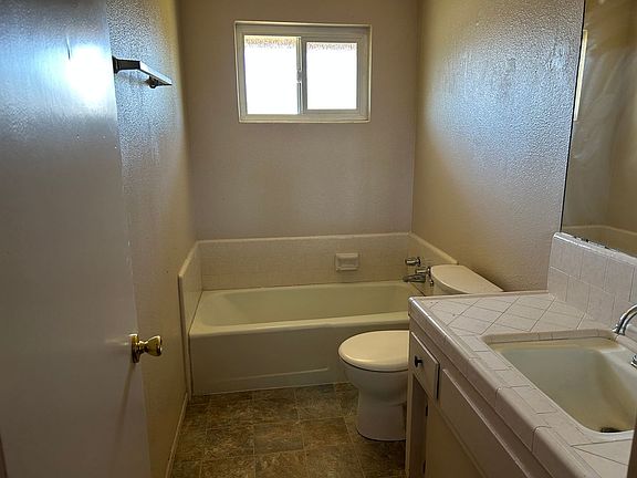 4th image of 625 W Henderson Ave Unit A