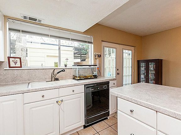 5th image of 3948 Laura Leigh Ln