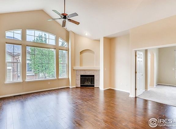Living Room W/Gas Fireplace