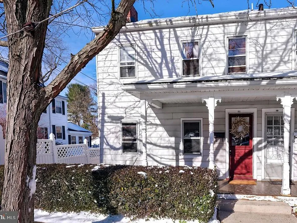 21 Maclean St