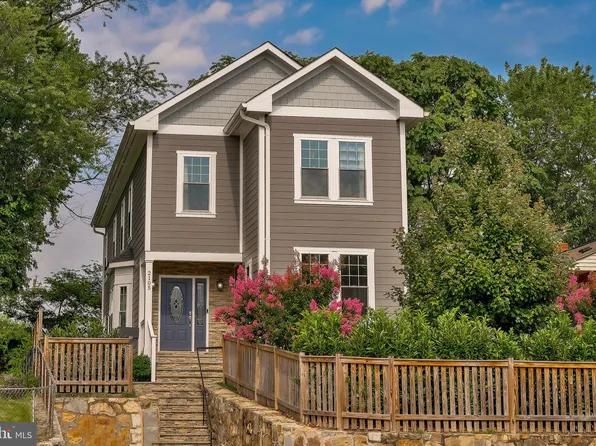 2105 N George Mason Dr, Arlington, VA 22207