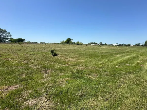 869 County Road 3908, Wills Pt, TX 75169
