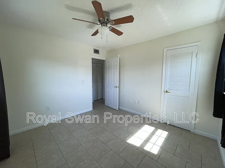 1920 E Edgewood Dr E #N1 — Photo 10