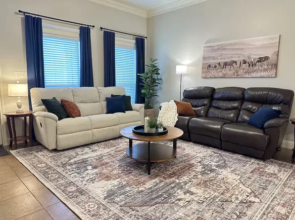 601 Penny Ln, Lindale, TX 75771