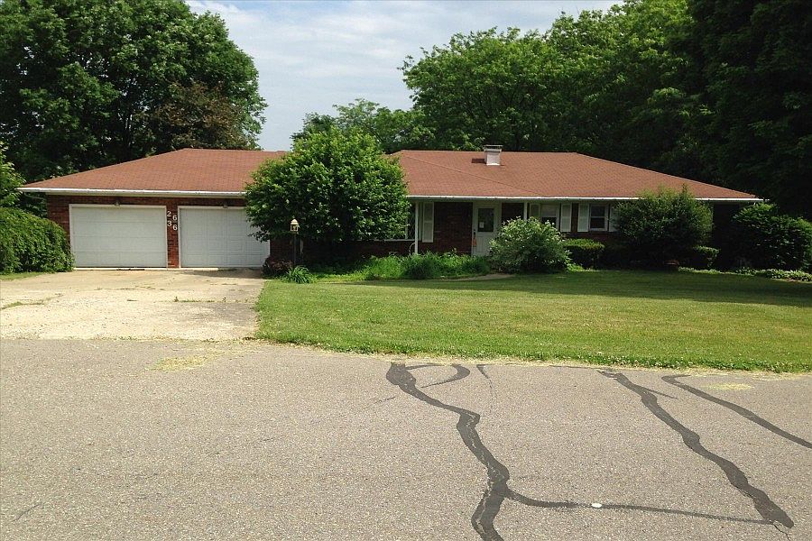 1st image of 2636 Applewood Ln NE
