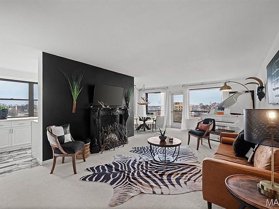 3rd image of 4466 W Pine Blvd APT 8E