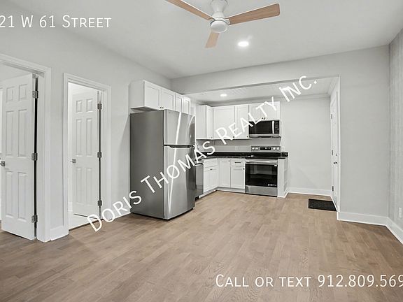 4th image of 121 W 61st St