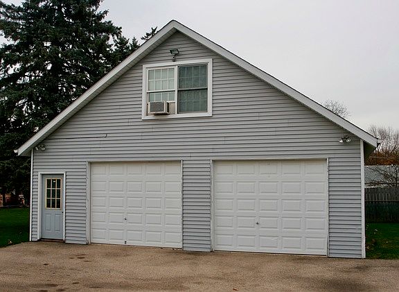 2nd image of 716 Amsterdam St