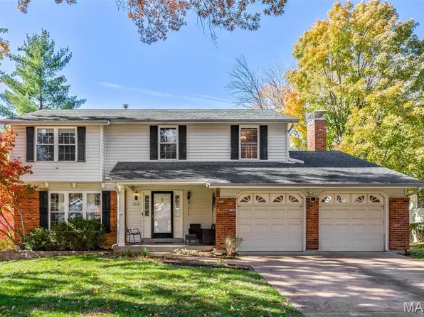 1730 Woodmore Oaks Dr, Ballwin, MO 63021