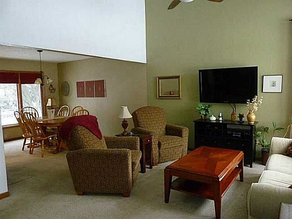 3rd image of 28580 Woodland Ave