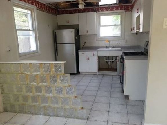 5th image of 316 S Orchard Dr