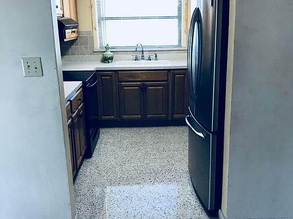 4th image of 550 4th Ave