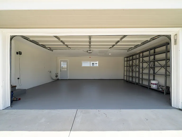 Oversized 2 car garage