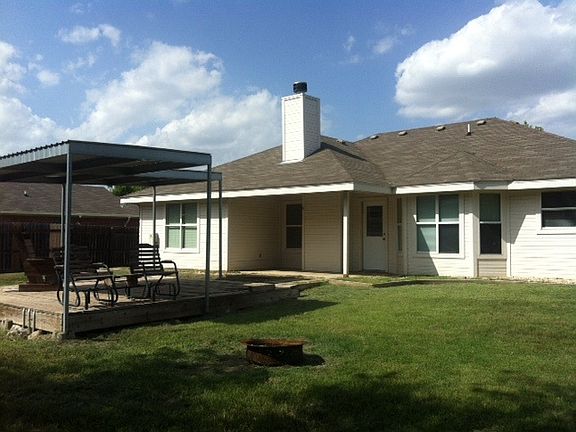 5th image of 695 Lakeview Dr
