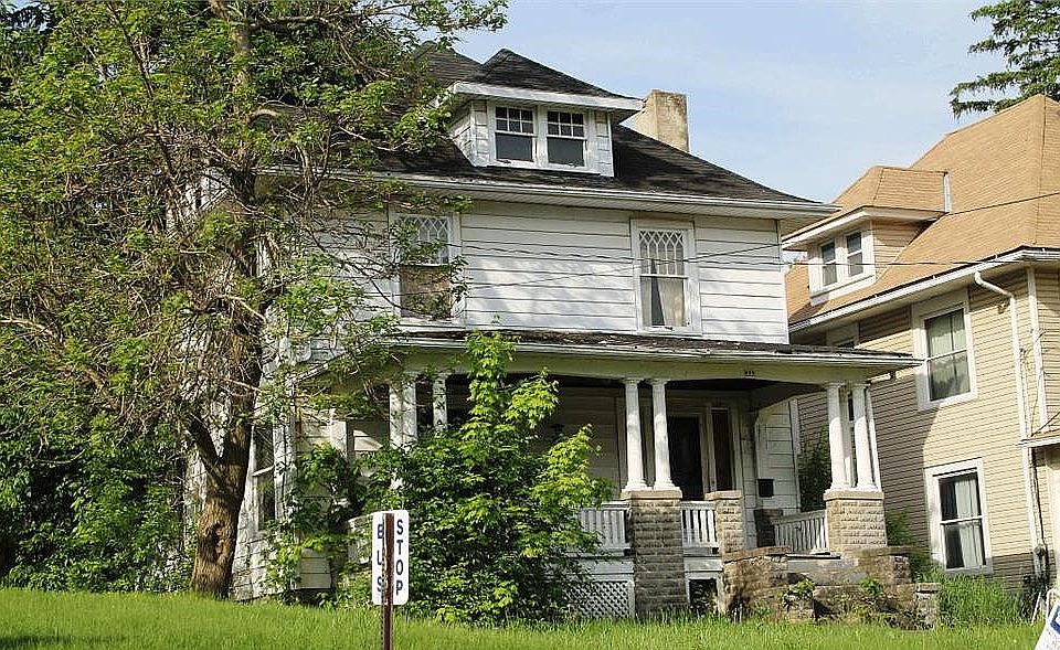 1st image of 559 W 4th St