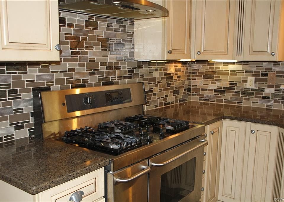 2nd image of 1631 Johnson Rd