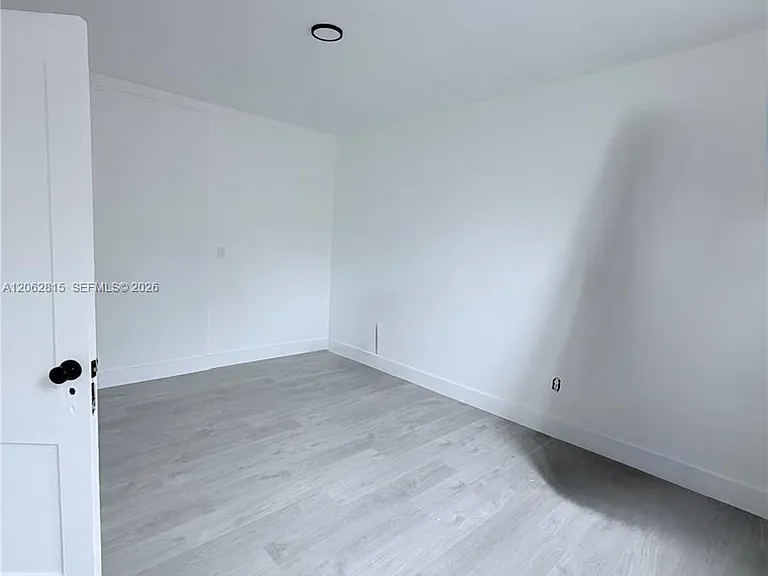 1560 SW 5th St #7 — Photo 5