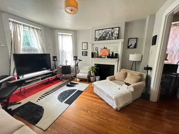 3 Whitman Ct APT 1A, Hartford, CT 06106