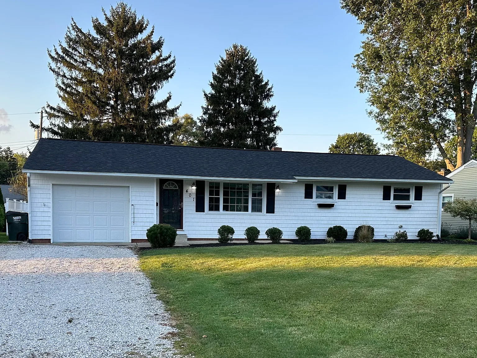 401 Holl Rd NE — Photo 2