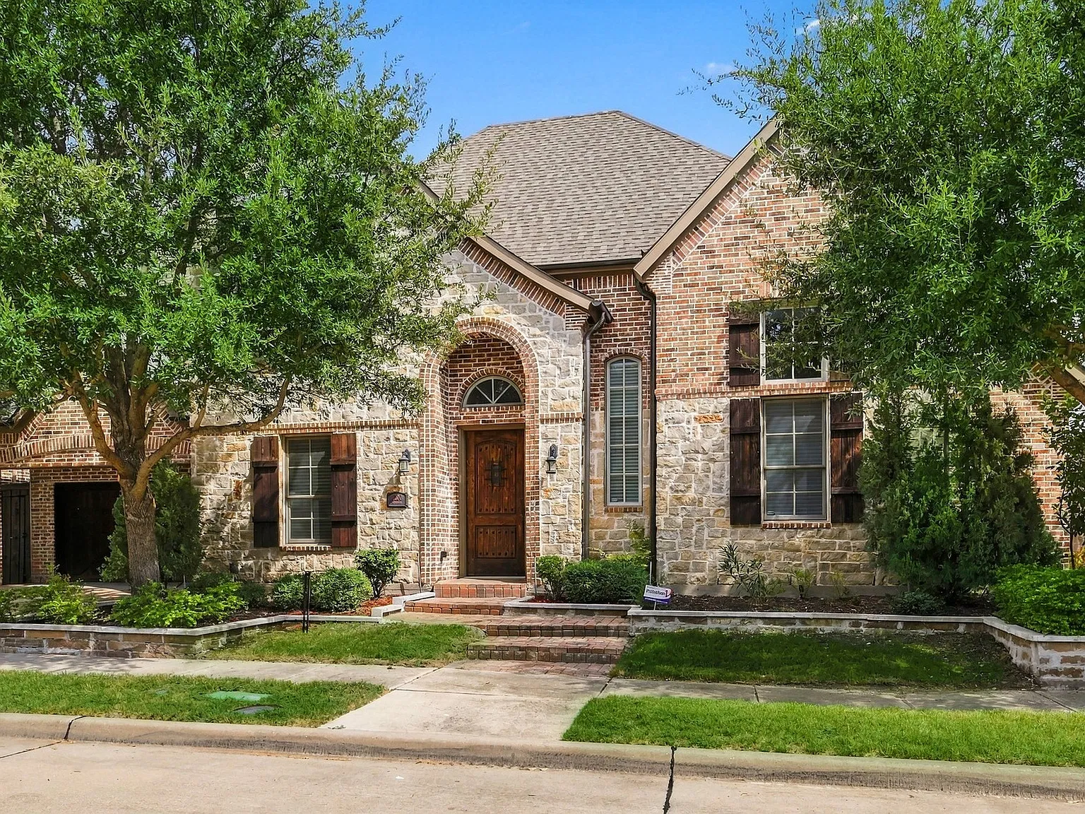 5 bed, 4.5 bath, 4335 sqft, $4,400 — Photo 1